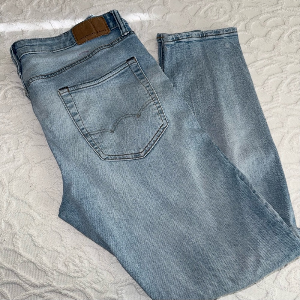 AE AirFlex + Patched Athletic Skinny Jean